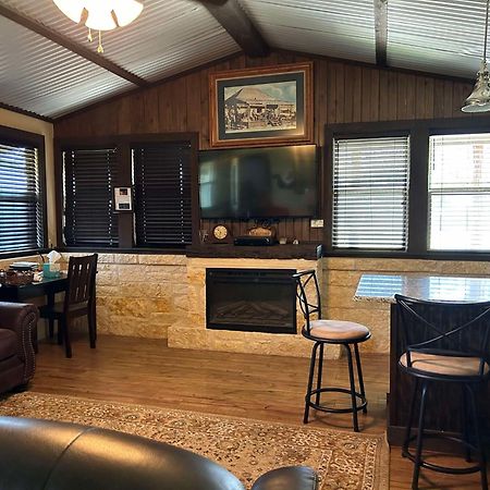Vineyard Trail Cottages- Adults Only เฟรเดอริกส์เบิร์ก ภายนอก รูปภาพ