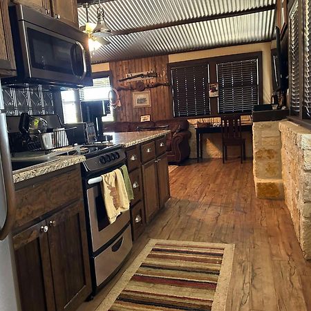 Vineyard Trail Cottages- Adults Only เฟรเดอริกส์เบิร์ก ภายนอก รูปภาพ