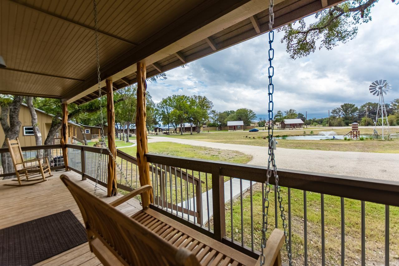 Vineyard Trail Cottages- Adults Only เฟรเดอริกส์เบิร์ก ห้อง รูปภาพ