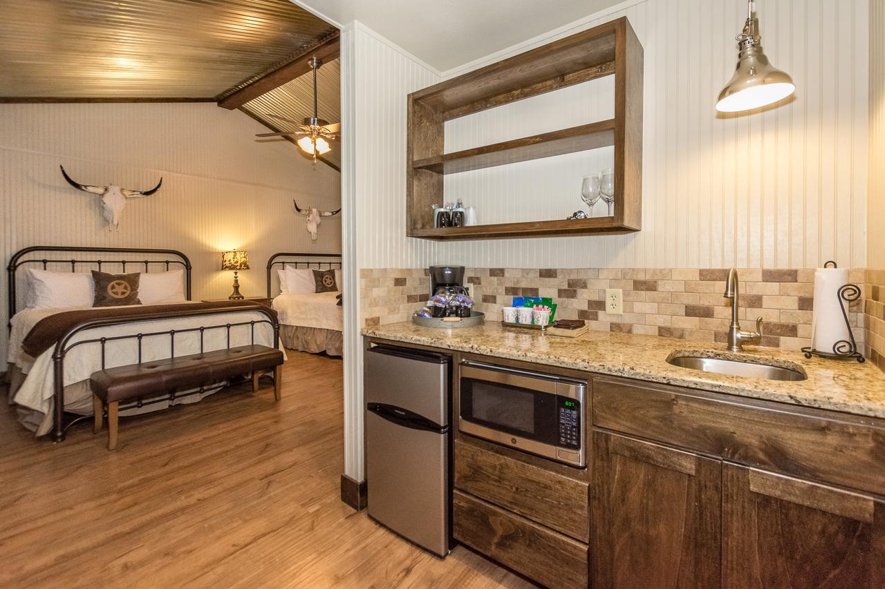 Vineyard Trail Cottages- Adults Only เฟรเดอริกส์เบิร์ก ห้อง รูปภาพ