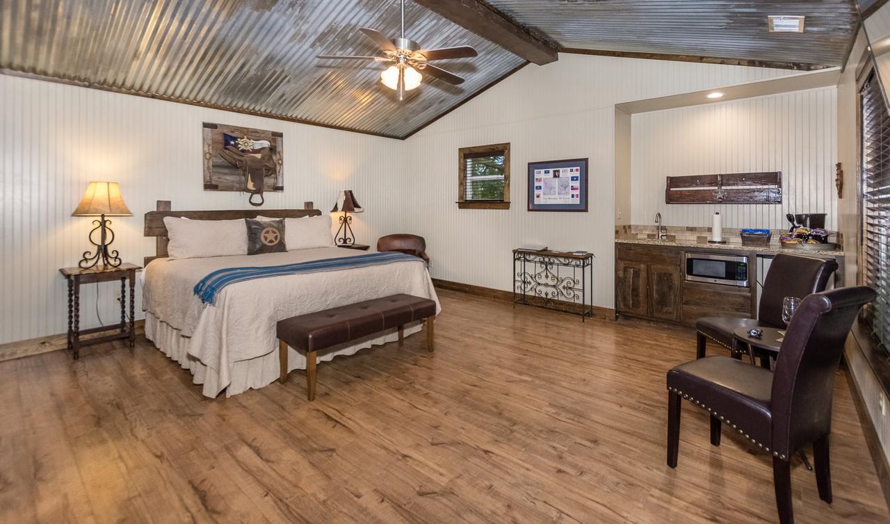 Vineyard Trail Cottages- Adults Only เฟรเดอริกส์เบิร์ก ห้อง รูปภาพ