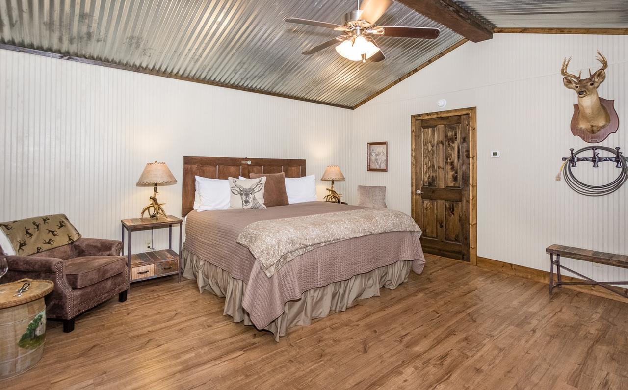 Vineyard Trail Cottages- Adults Only เฟรเดอริกส์เบิร์ก ห้อง รูปภาพ