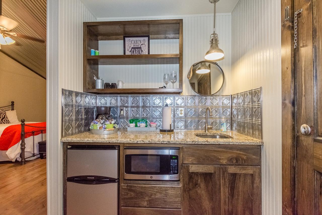 Vineyard Trail Cottages- Adults Only เฟรเดอริกส์เบิร์ก ห้อง รูปภาพ