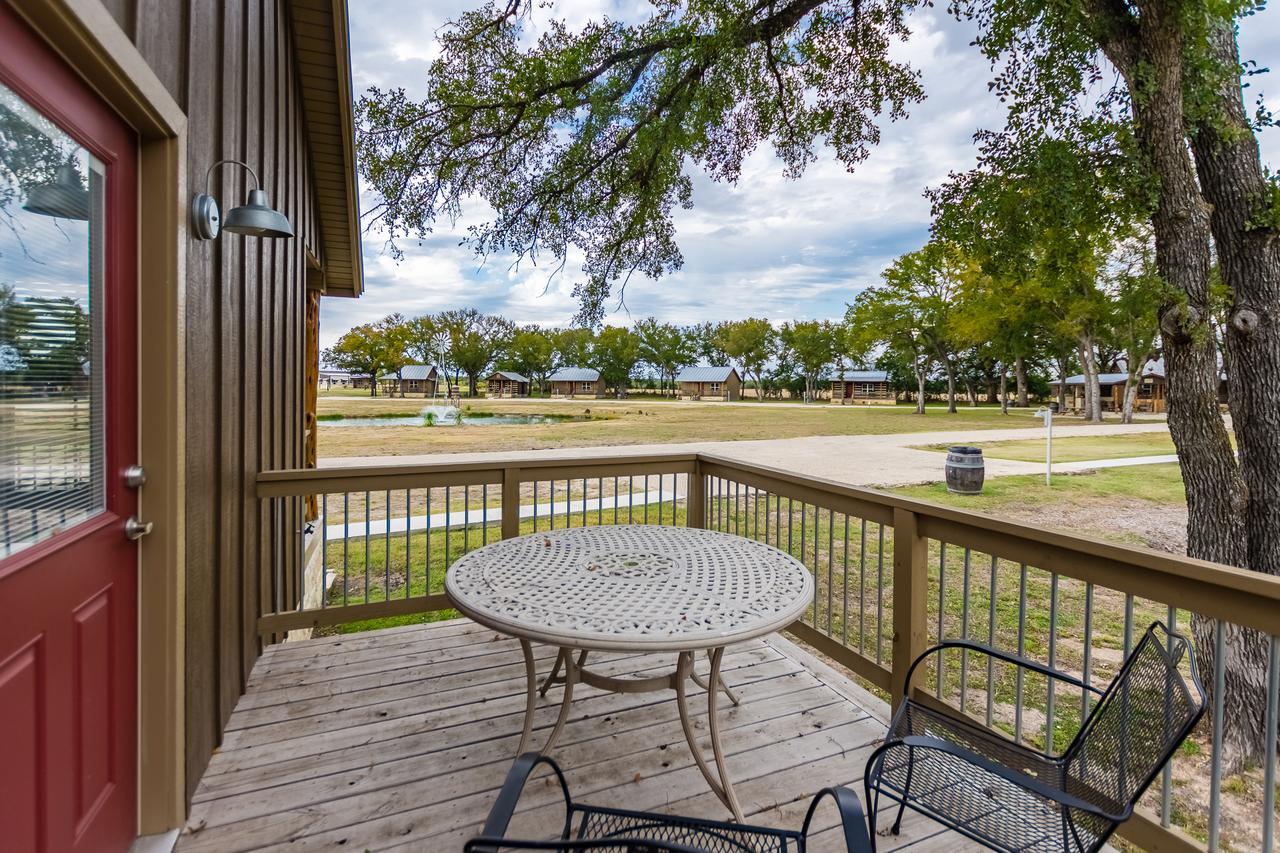 Vineyard Trail Cottages- Adults Only เฟรเดอริกส์เบิร์ก ห้อง รูปภาพ