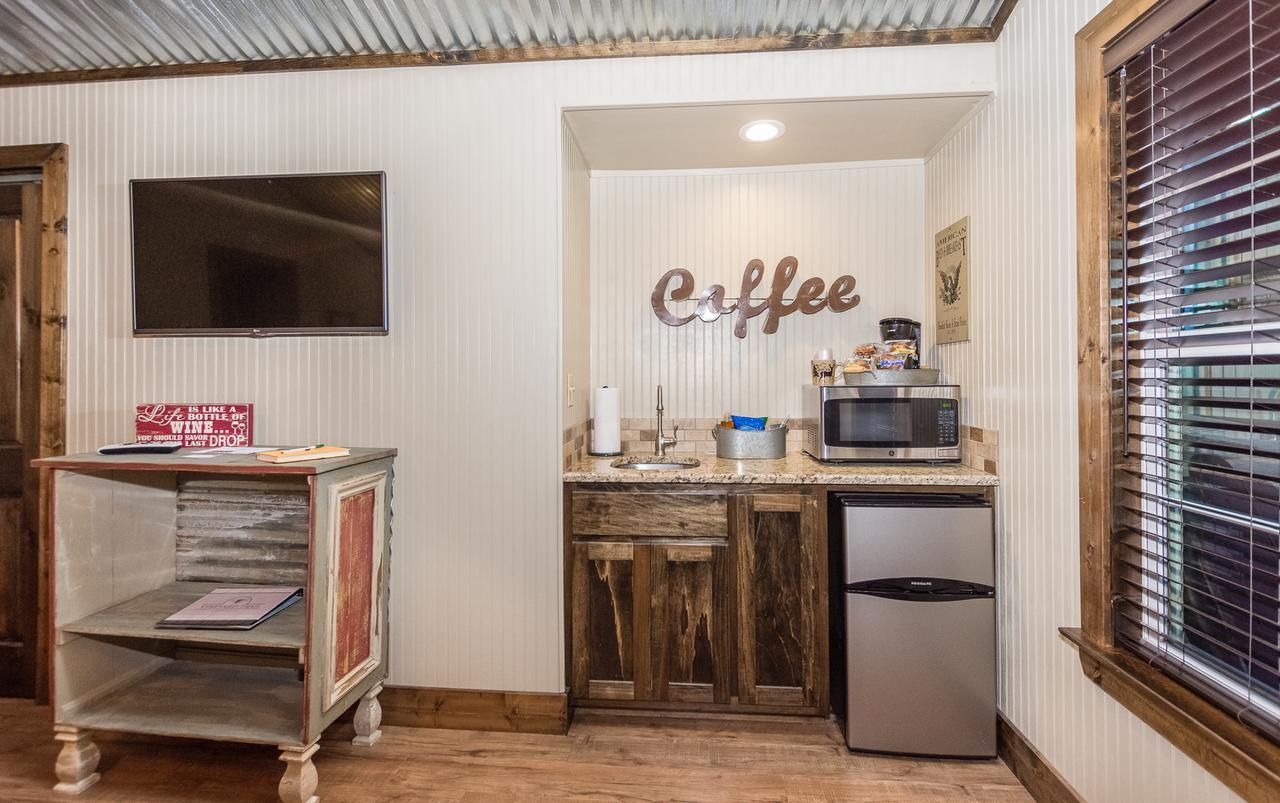 Vineyard Trail Cottages- Adults Only เฟรเดอริกส์เบิร์ก ห้อง รูปภาพ