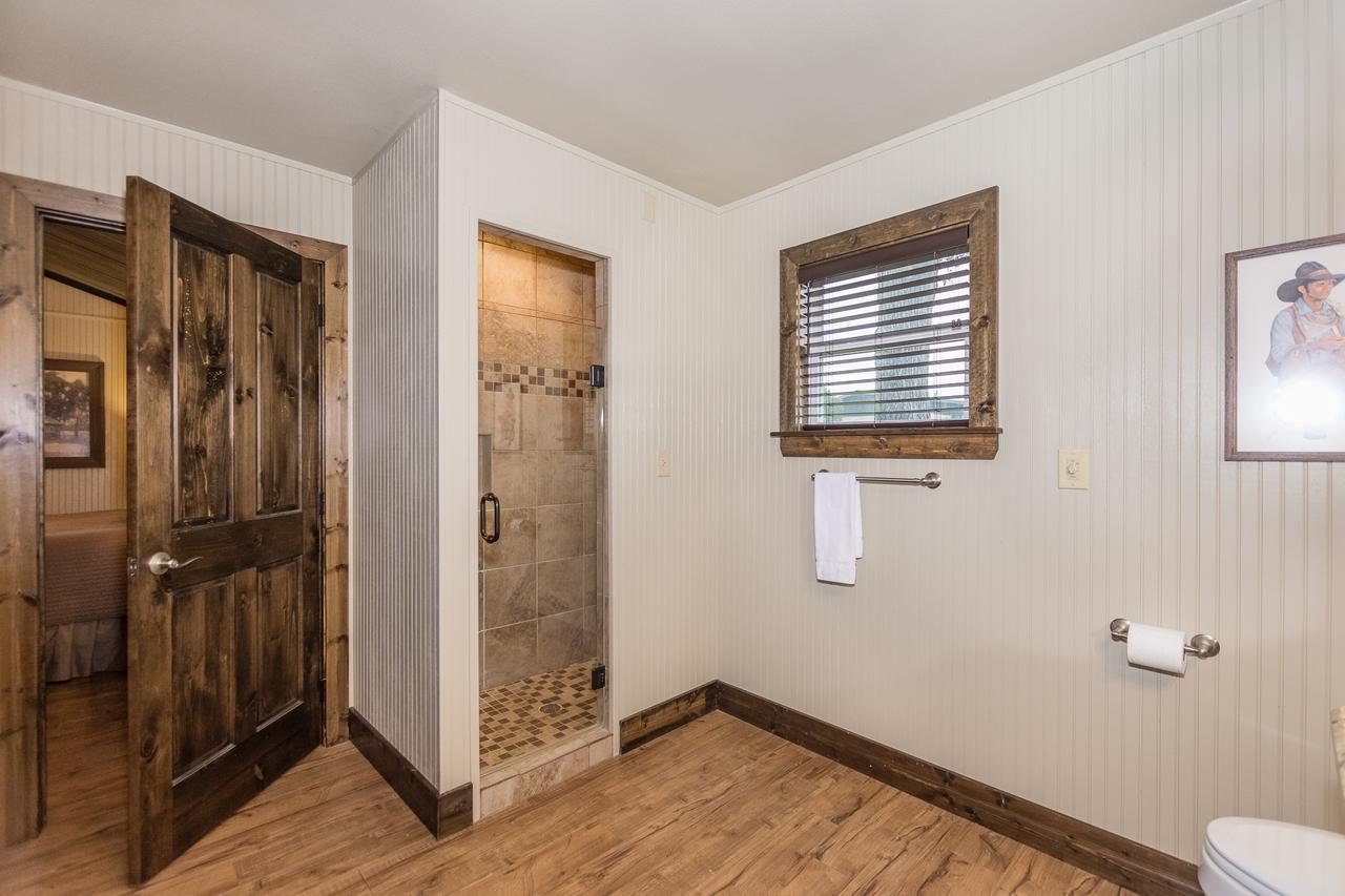 Vineyard Trail Cottages- Adults Only เฟรเดอริกส์เบิร์ก ห้อง รูปภาพ