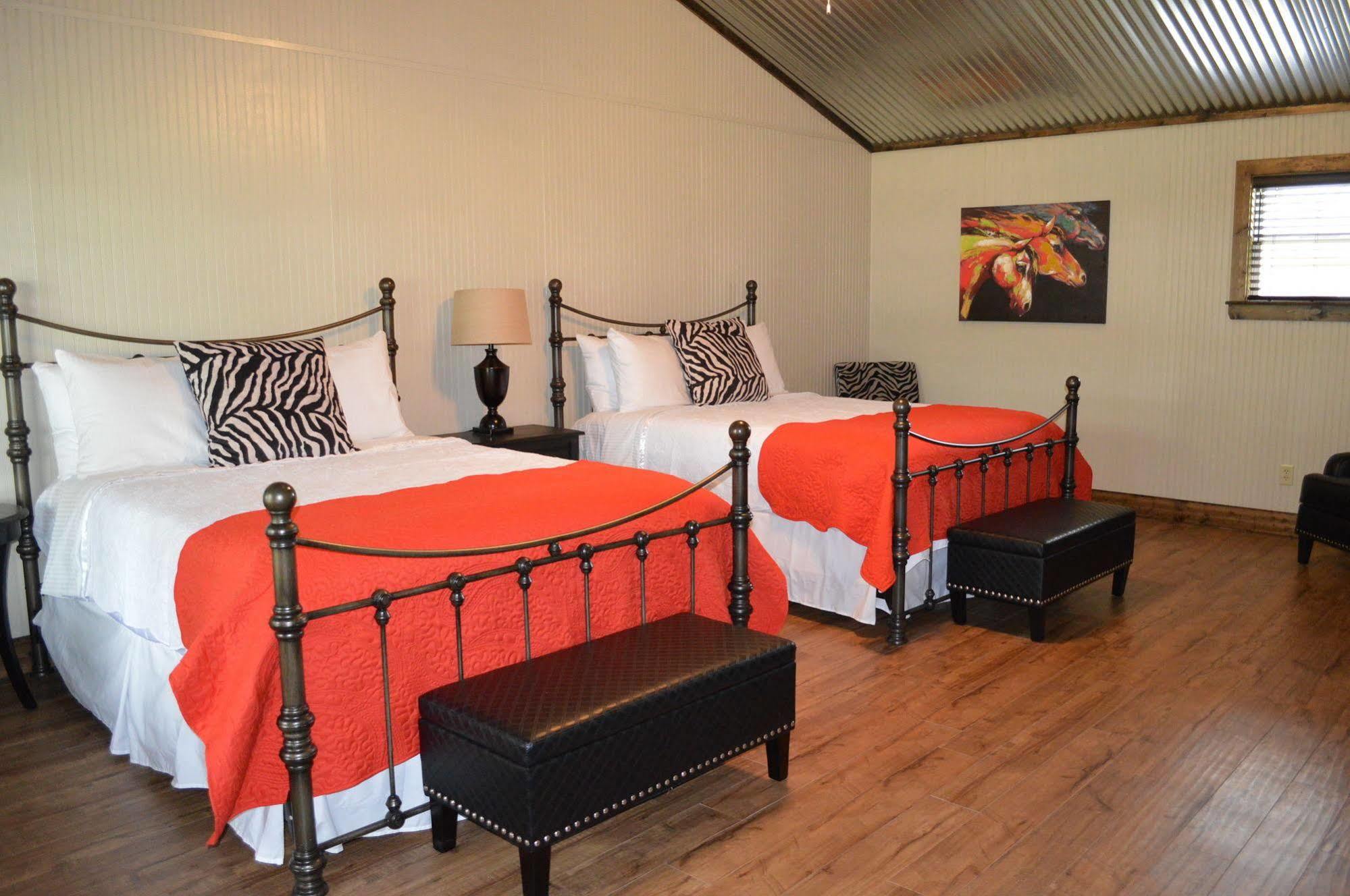 Vineyard Trail Cottages- Adults Only เฟรเดอริกส์เบิร์ก ภายนอก รูปภาพ