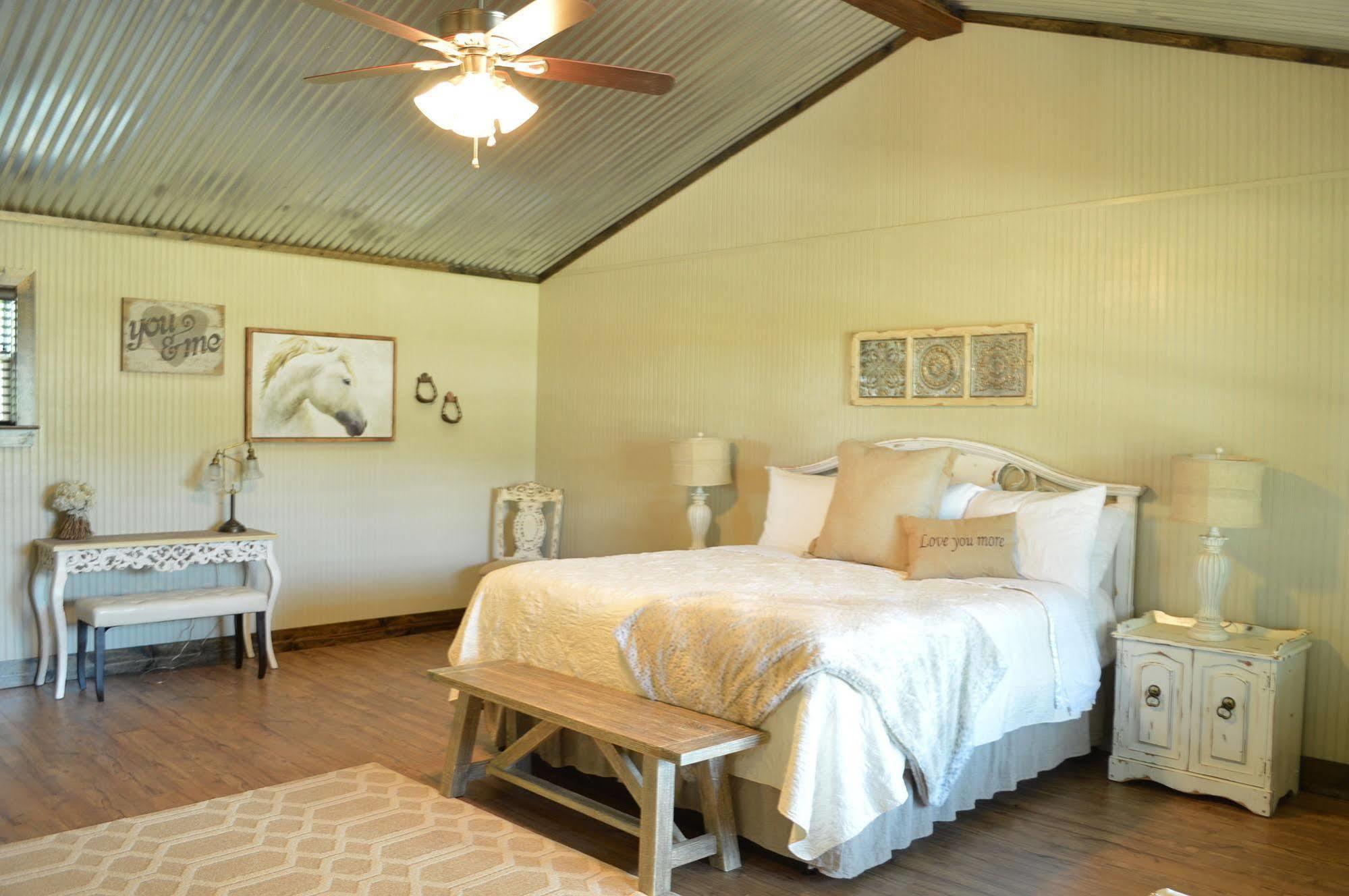 Vineyard Trail Cottages- Adults Only เฟรเดอริกส์เบิร์ก ภายนอก รูปภาพ