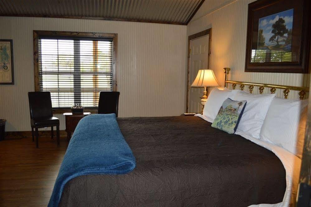 Vineyard Trail Cottages- Adults Only เฟรเดอริกส์เบิร์ก ภายนอก รูปภาพ